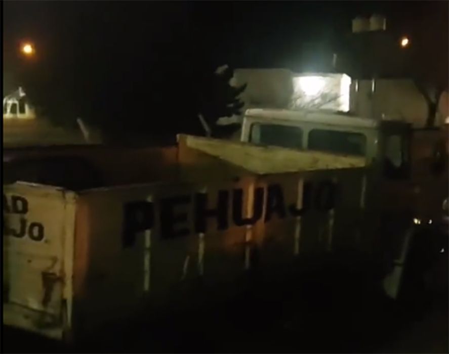 Pehuajó: Denuncian que camiones municipales “bajan materiales” en Trenque Lauquen