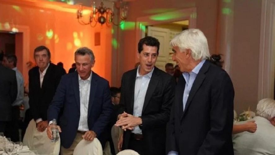 Wado de Pedro explicó su foto con el CEO de Clarín: es casual