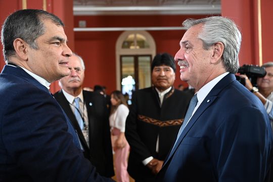 Alberto Fernández, Rafael Correa y la goto que causó la molestia de Guillermo Lasso