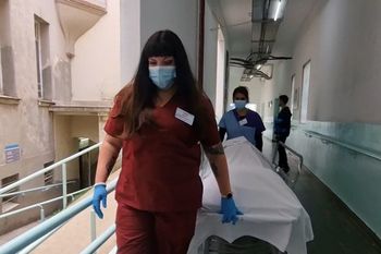 se incorporo el primer equipo de camilleras mujeres a un hospital bonaerense