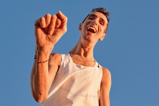 Quién es Álex Roca, el primer atleta del mundo con un 76% de discapacidad en completar una maratón.