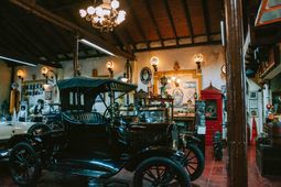 El famoso museo de colección de autos en La Plata que se levanta sobre una vivienda anterior a la fundación de la ciudad