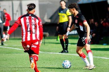 Estudiantes perdonó, se durmió en el final y lo pagó caro. (Foto: prensa EDLP)