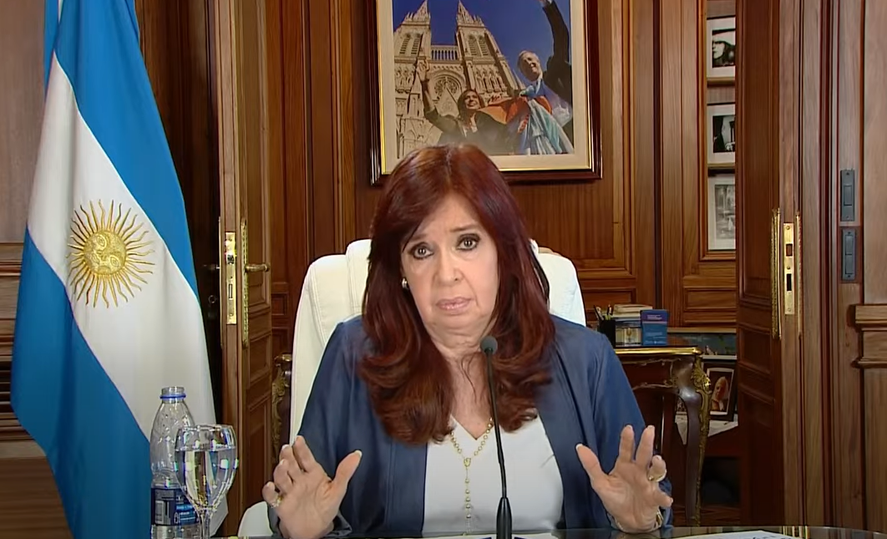 Desde su despacho en el Senado, Cristina Kirchner realiz&oacute; un descargo y adelant&oacute; que no va a ser candidata en 2023.