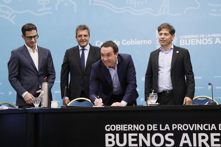 Con respaldo de los intendentes, Sergio Massa y Axel Kicillof presentaron "Precios Justos"