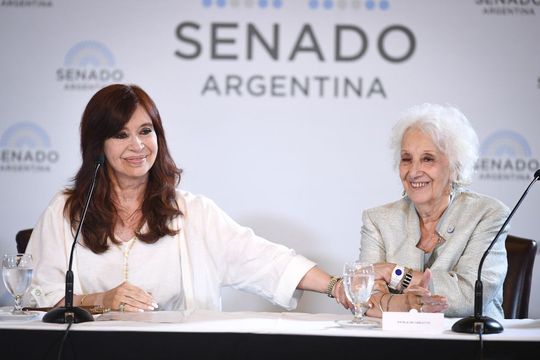 Cristina Kirchner homenajeó a Abuelas de Plaza de Mayo
