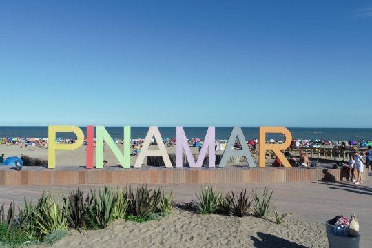 Pinamar busca cobrar una tasa de $100 pesos por turista