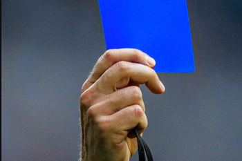 ¿le sacan la roja a la azul o siga - siga?: la decision de fifa por la nueva tarjeta