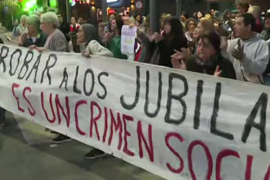 Mirá el video de la manifestación de los jubilados frente a la Quinta de Olivos, donde se festeja el veto.