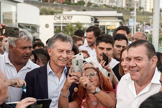 Mauricio Macri levanta a intendente bonaerense como modelo del “para qué”