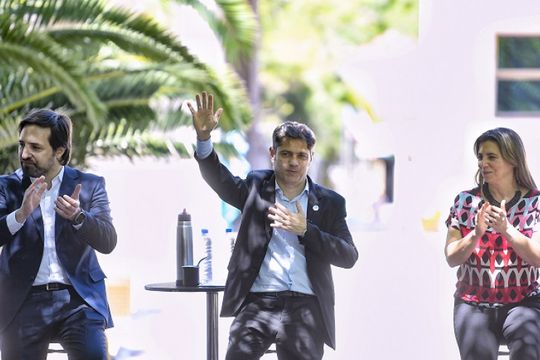 Axel Kicillof junto a Nicolás Kreplak y Julieta Calmels