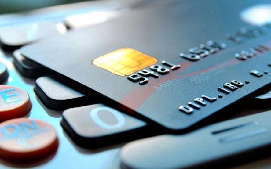 Cuidado del bolsillo: el oficialismo presentó un proyecto para limitar los intereses que cobran las tarjetas de crédito