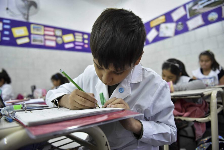 El Gobierno Nacional propone una hora más de clases en escuelas primarias.