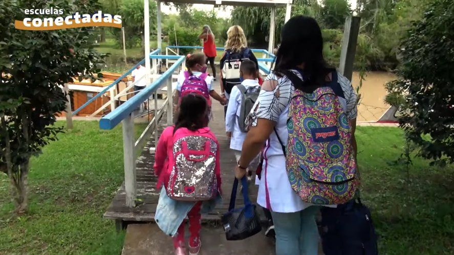 A la Escuela N°19 de San Fernando se accede por barco. Ahora sus alumnos tendrán acceso garantizado a internet.