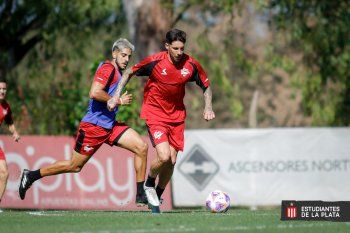 José Sosa, en el entrenamiento de Estudiantes, marcado por Deian Verón