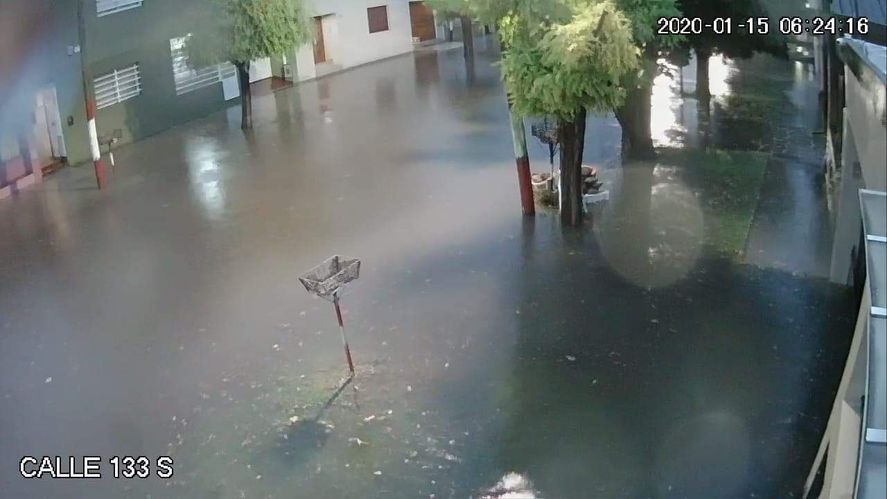 Un barrio de La Plata se inunda cada vez que llueve