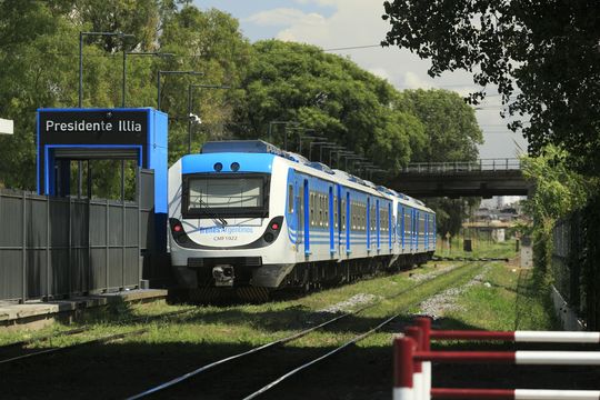 tras funcionar con demoras, el tren belgrano sur restablecio su servicio