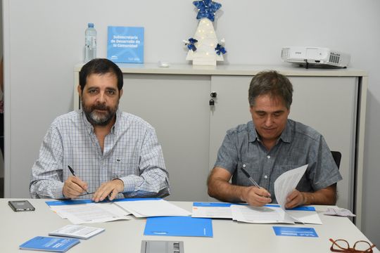 El intendente de San Martín, Fernando Moreira firmó convenios con la Defensoría del Pueblo