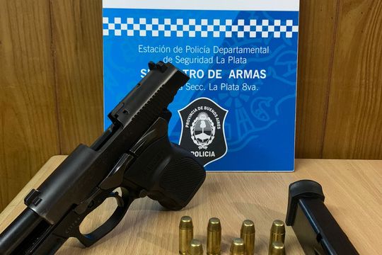 El arma que Papichulo robó a un penitenciario retirado en La Plata