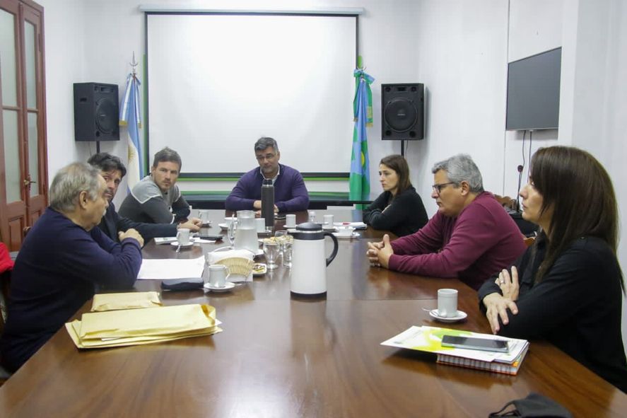 Augusto Costa viajó a Ramallo y se entrevistó con el intendente local, Gustavo Perié y Ricardo Gorostiza, dirigente del PJ de la localidad y representante provincial en COMIRSA.
