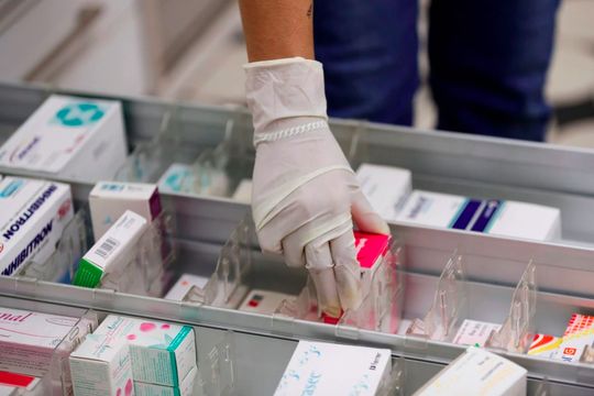 En medio de la estabilización de precios de los medicamentos, desde el Gobierno categorizarán las prepagas y la cobertura
