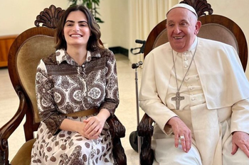 ¿Cómo fue el encuentro entre la actriz de Bebé Reno y el Papa Francisco?