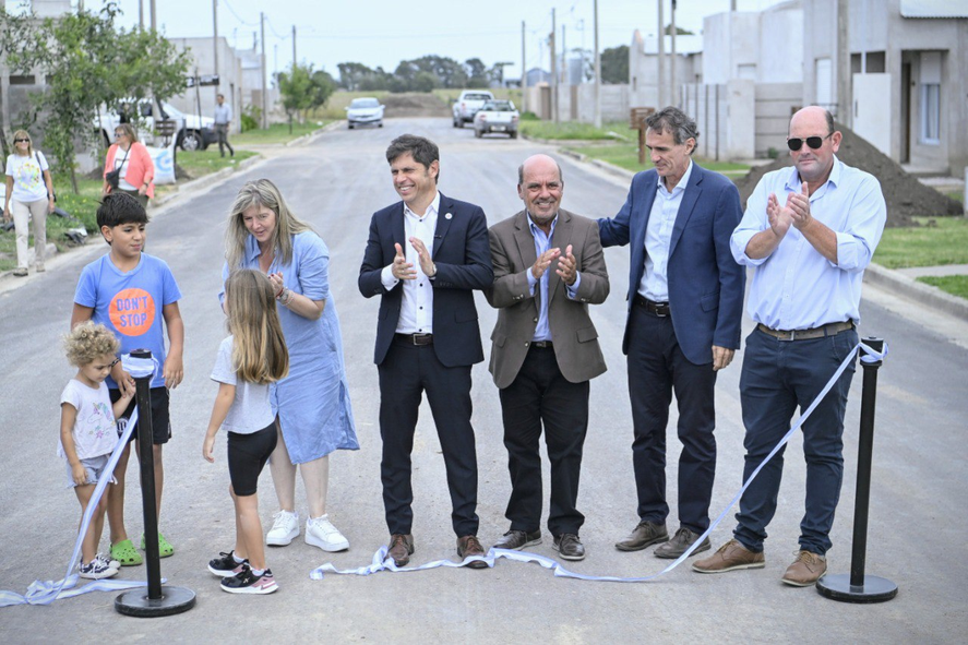 La Provincia inauguró obras de pavimentación en Coronel Suárez.