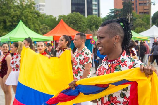 Plaza Moreno en un domingo colmado por la cultura y tradiciones de Colombia. -Fotos: Lucio Maurín- 