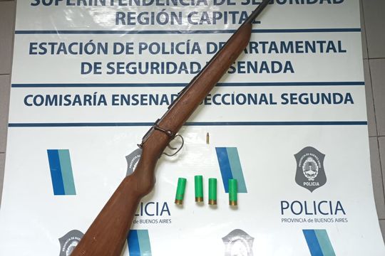 En uno de los allanamientos realizado en Ensenada secuestraron un arma 