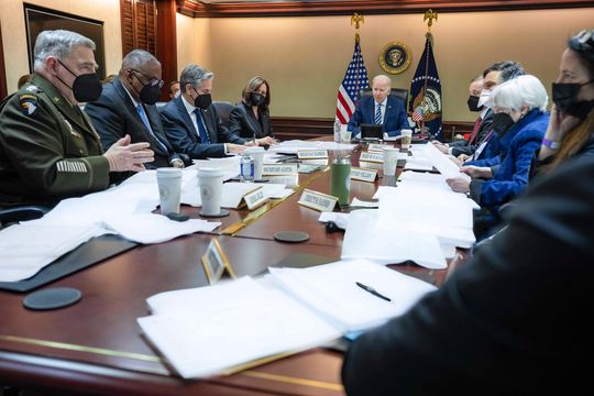 Joe Biden junto al Consejo de Seguridad Nacional en la Sala de Situación de la Casa Blanca.
