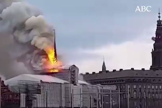 incendio en edificio historico de dinamarca: ¿es argentina mufa acaso?