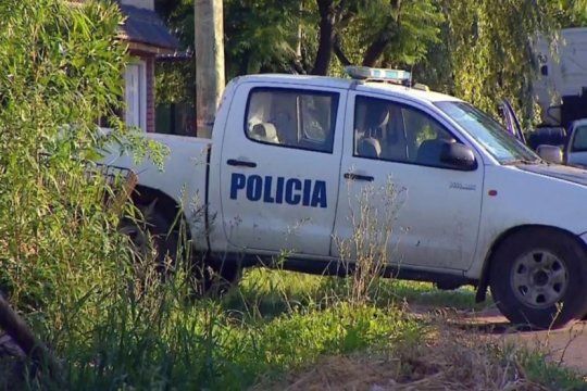 triple crimen en melchor romero: tras una intensa busqueda, hallaron al hijo adolescente de la mujer asesinada