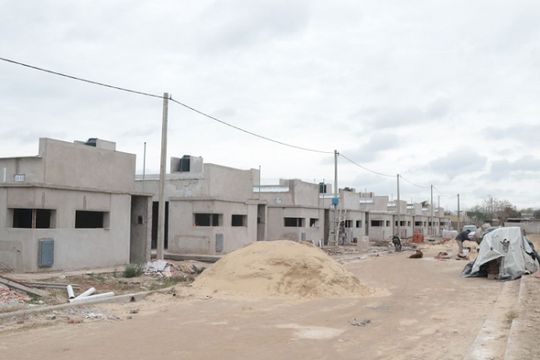 Avanza la construcción de 129 viviendas en Salto y Baradero