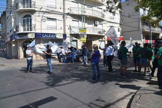 Trabajadores a la deriva con la prepaga Galeno: protesta en Olavarría 