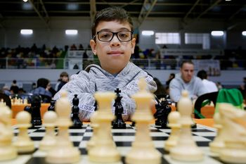 un nino argentino se consagro como el maestro internacional de ajedrez mas joven de la historia