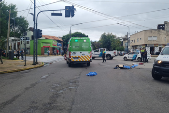 Trágico accidente en La Plata: un colectivo atropelló y le quitó la vida a una mujer de 70 años