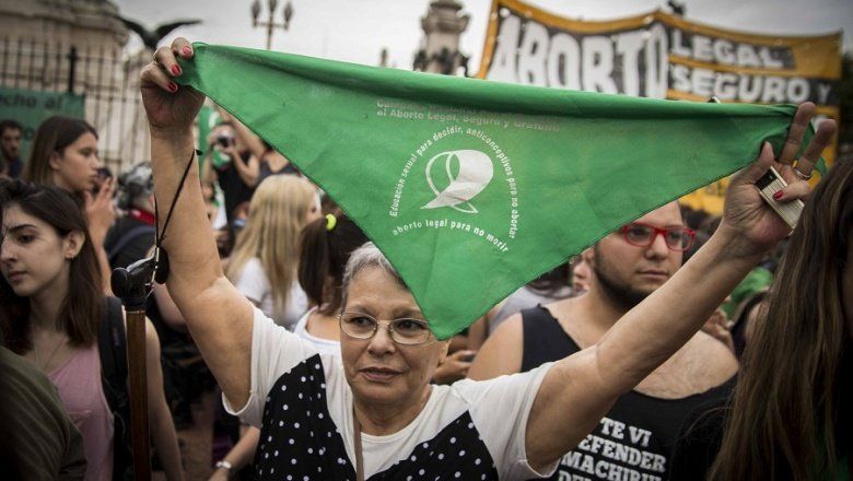 Encuesta: casi la mitad de los bonaerenses está de acuerdo con la legalización del aborto