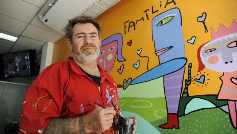Esta noche, el artista plástico Milo Lockett pintará en vivo en Miramar con un fin solidario