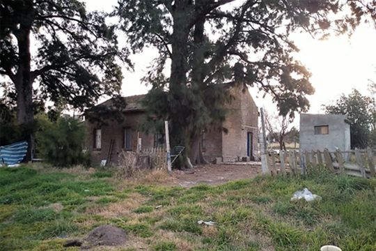 Bronca vecinal por la demolición de una histórica casa ferroviaria en Sierras Bayas