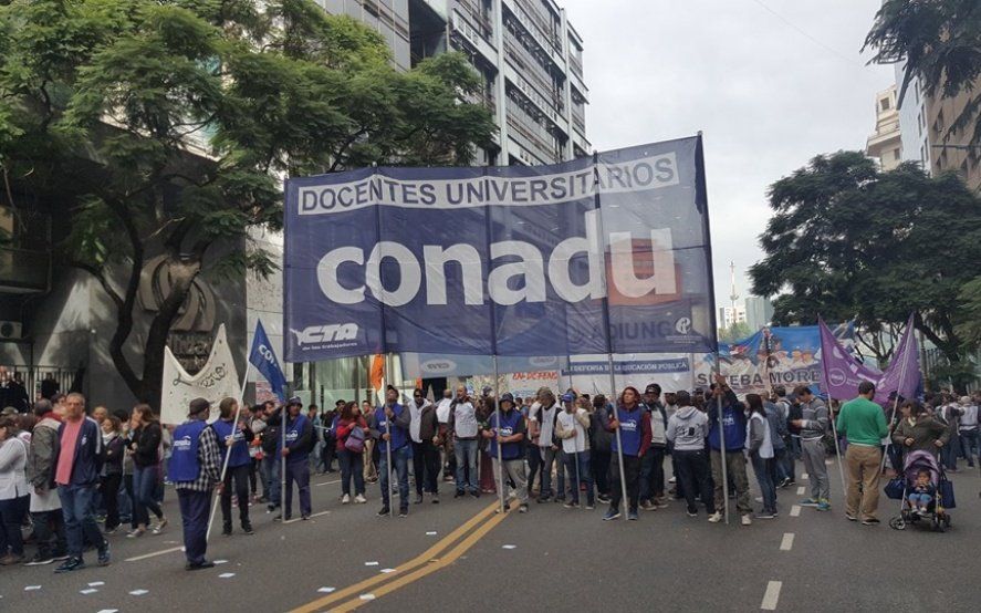 Docentes universitarios rechazaron nueva oferta salarial del gobierno y continúa su protesta