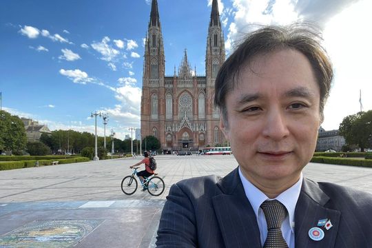 embajador de japon en argentina visito la plata y se sintio perdido