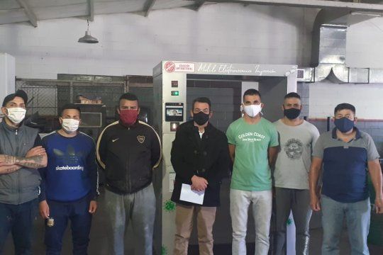 Los presos elaboraron la cabina sanitizante en una de las cárceles de Florencio Varela