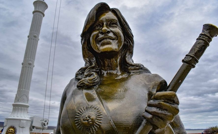 Vandalismo hacia una estatua de Cristina Kirchner en Río Gallegos