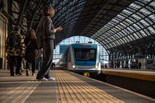 tras el aumento del boleto de colectivo, el gobierno nacional mira a los trenes