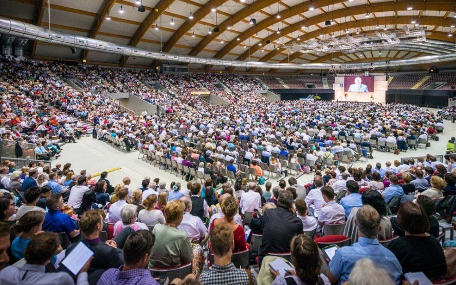 Más de 50 mil Testigos de Jehová desembarcan en La Plata: quiénes son y en qué creen