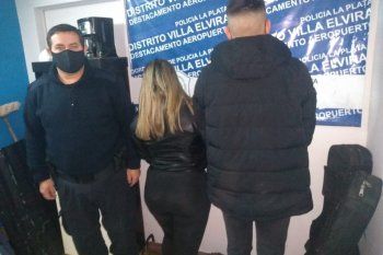 La pareja detenida luego de una celada policial en La Plata