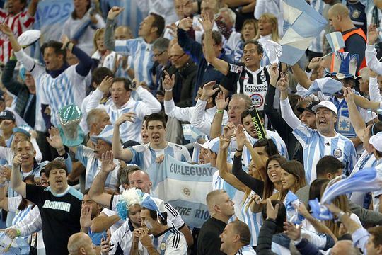 El público argentino tacha los días para reecnontrarse con sus equipos.