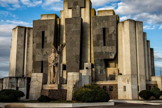 municipalidades, mataderos y un cristo imponente: las obras de francisco salamone para visitar en la provincia