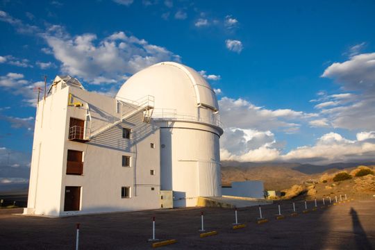 Así es el telescopio de última generación que incorporó la UNLP para observaciones astronómicas