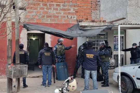 golpe al narcomenudeo en villa elvira: una dealer detenida